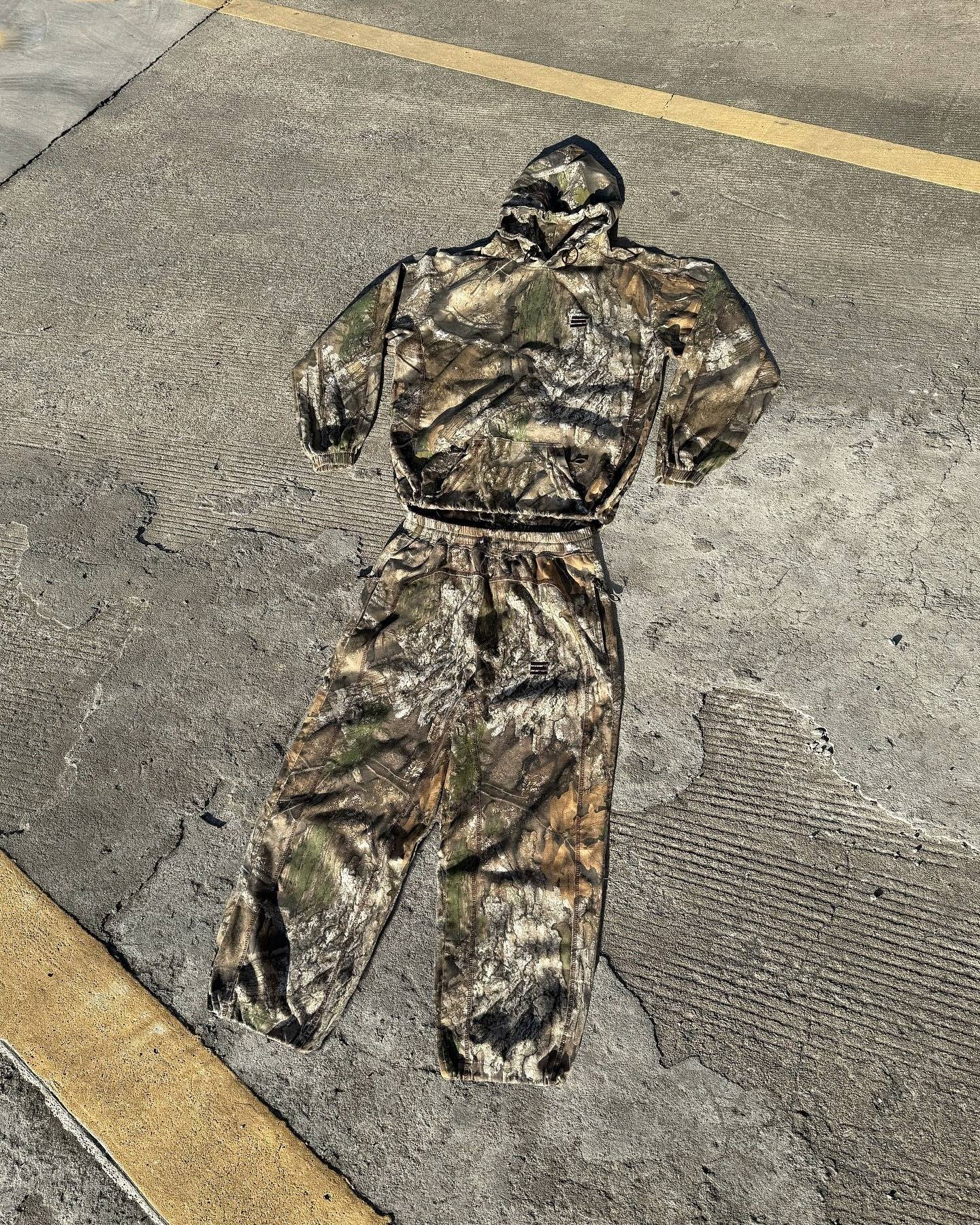 imgi_26_468685799_1732467244271980_7922798648242049063_n KROEN CAMO TRACKSUIT